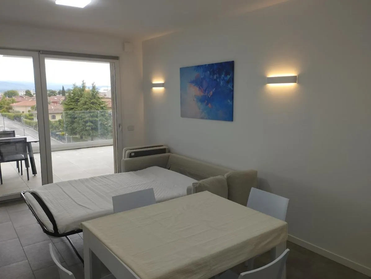 Opalia Residence - Wonderful Garda Lake View Apartment 페스키에라델가르다 0*,  이탈리아
